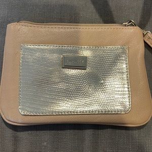 Small wristlet